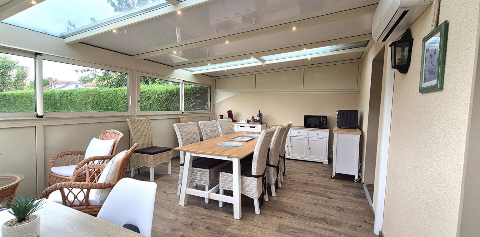 SAINT-DIZIER Belle Maison en Pierres Rares de 103 m² sur Sous-sol complet et entièrement Rénovée avec Goût, avec ses Cours, Sas, Véranda, Terrasse et Terrain clos et joliment arboré de 353 m² 4