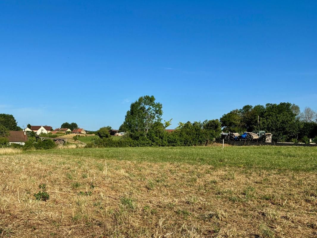 POURLANS Terrain constructible Pourlans 588 m2 2