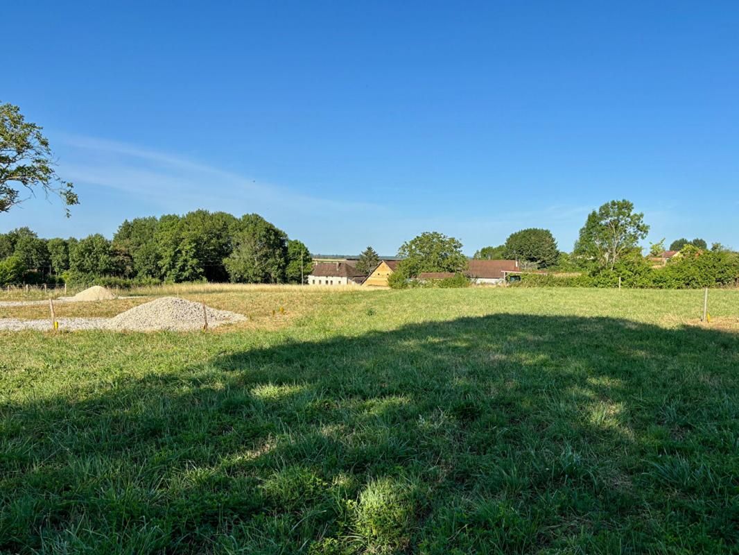 POURLANS Terrain constructible Pourlans 588 m2 3