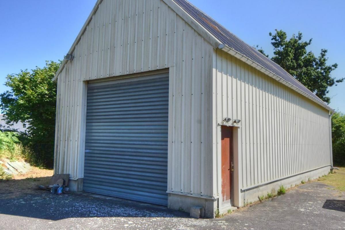 TRELEVERN Local de 90 m2 à Trelevern 2