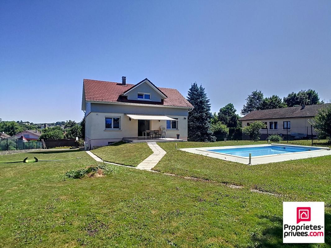 Maison familiale rénovée avec piscine  - 129 m² habitables sur un terrain clos de 939 m²