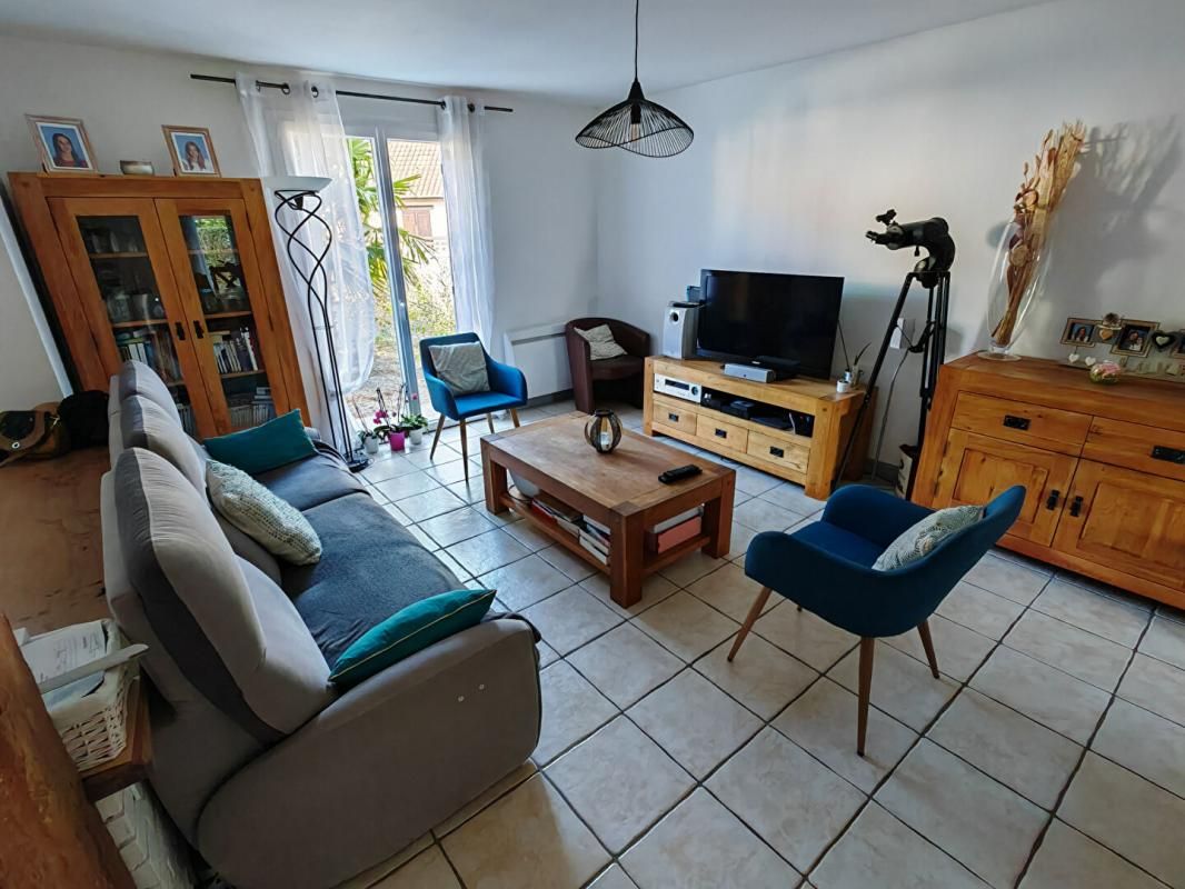 CHATEAUROUX Exclu : Maison familiale Châteauroux 5 pièces, 116 m2, habitable de suite, non mitoyenne, garage, jardin, vie de plain-pied possible 3