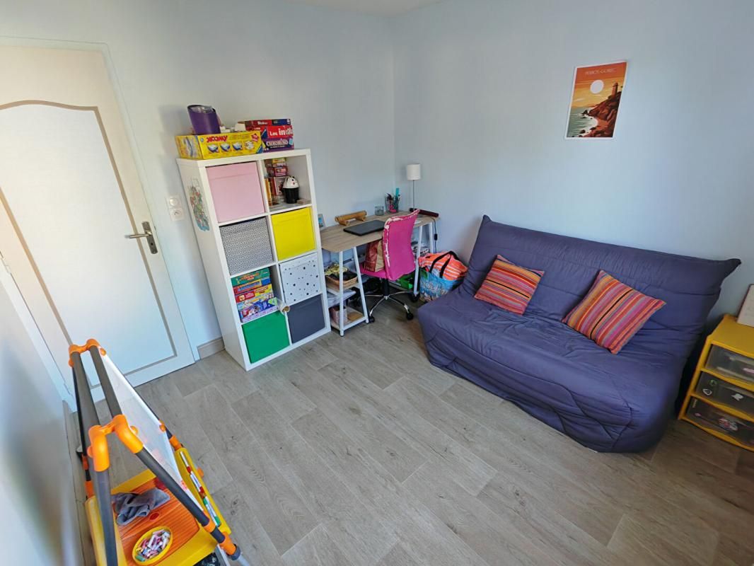 CHATEAUROUX Exclu : Maison familiale Châteauroux 5 pièces, 116 m2, habitable de suite, non mitoyenne, garage, jardin, vie de plain-pied possible 4