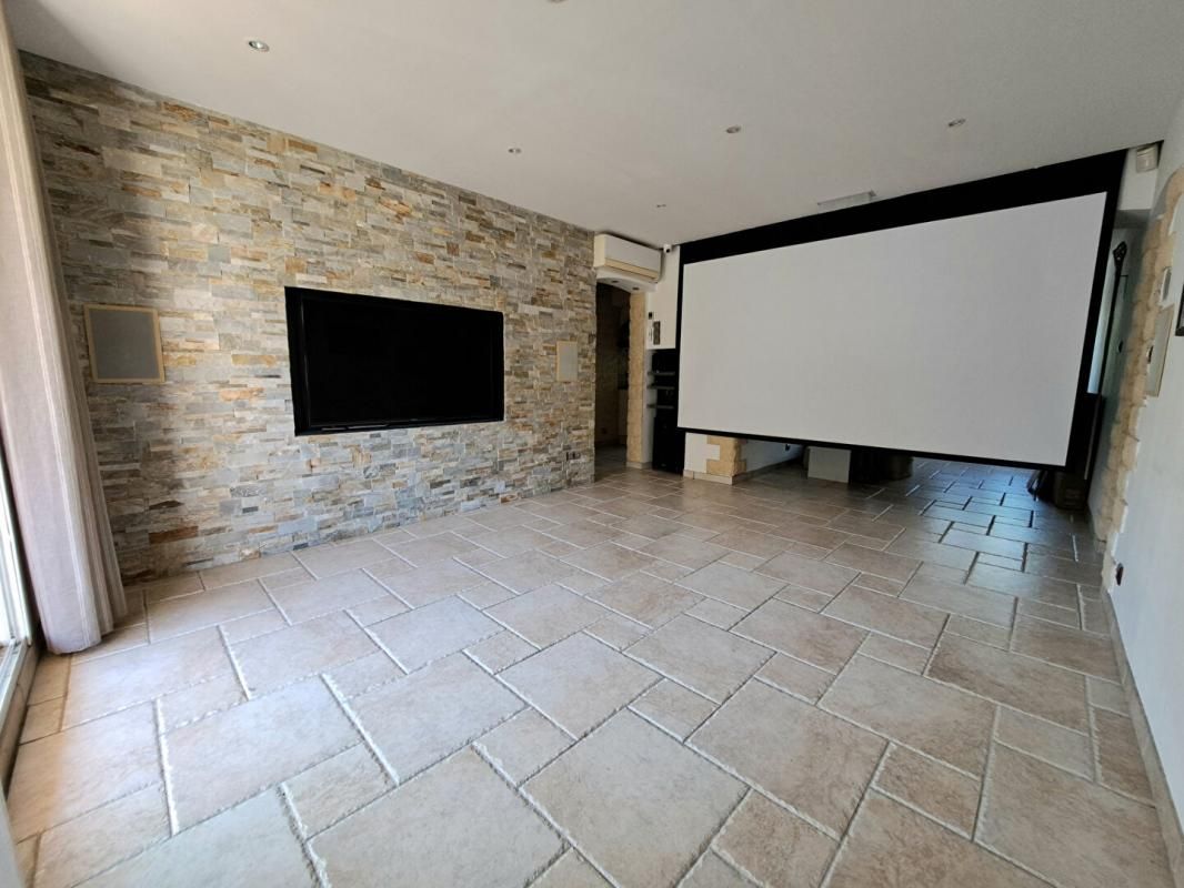 A vendre - superbe T3/4 avec balcon , cave et équipement haut de gamme - La Penne Sur Huveaune