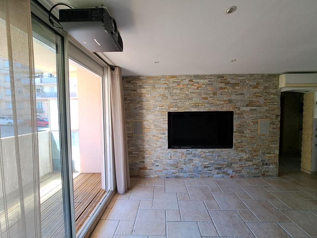 LA PENNE-SUR-HUVEAUNE A vendre - superbe T3/4 avec balcon , cave et équipement haut de gamme - La Penne Sur Huveaune 2