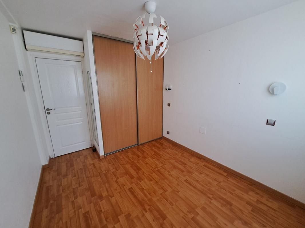 LA PENNE-SUR-HUVEAUNE A vendre - superbe T3/4 avec balcon , cave et équipement haut de gamme - La Penne Sur Huveaune 4