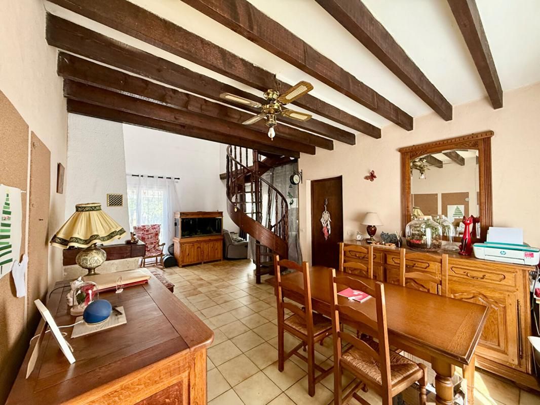MORSANG-SUR-ORGE Maison familiale 6 pièces avec véranda avec un beau jardin de 600 m² 2