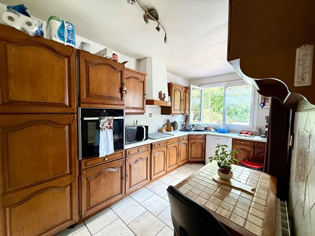 MORSANG-SUR-ORGE Maison familiale 6 pièces avec véranda avec un beau jardin de 600 m² 3