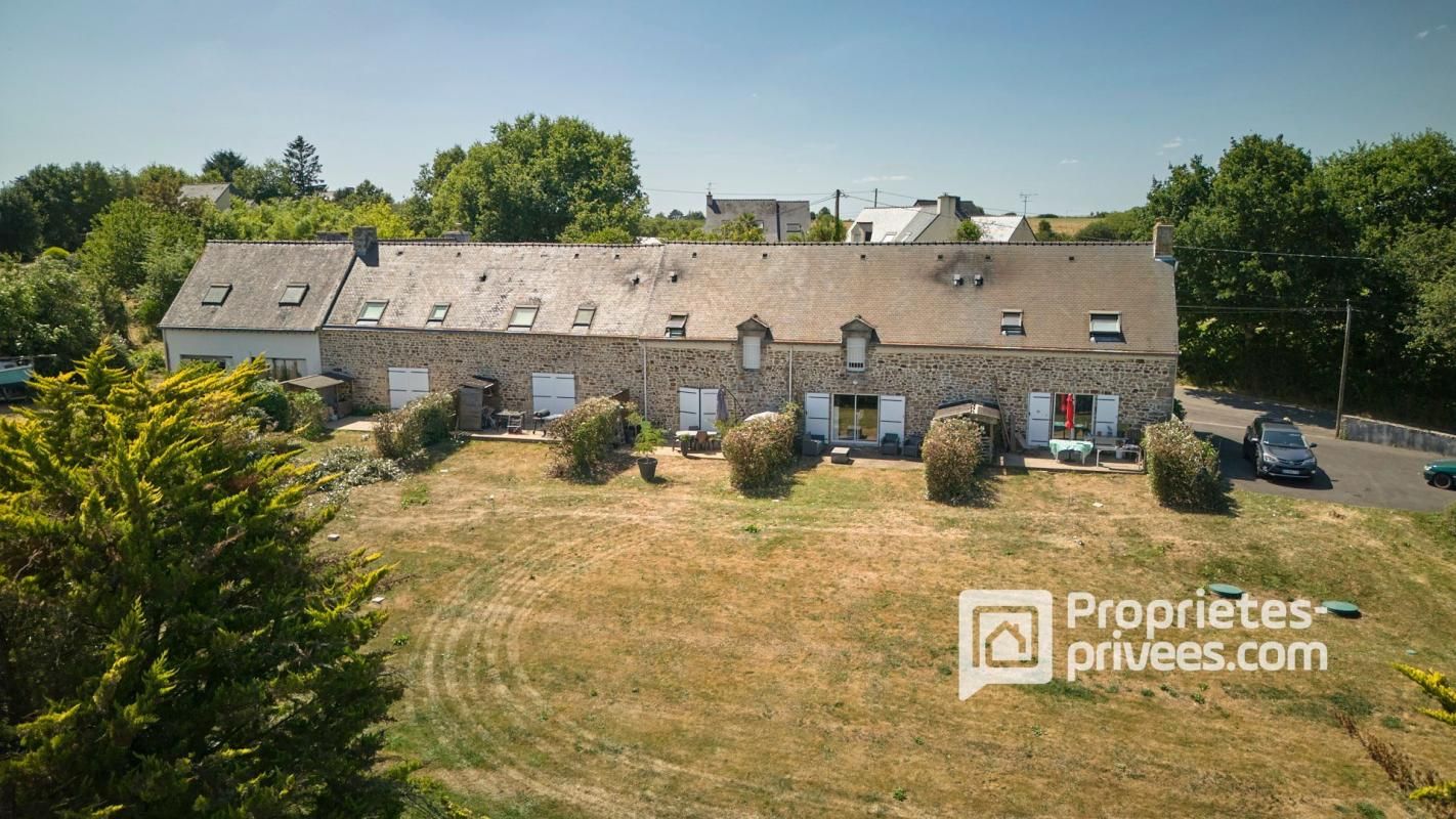 BADEN Longère 37m de long divisée en 5 duplex T3 1