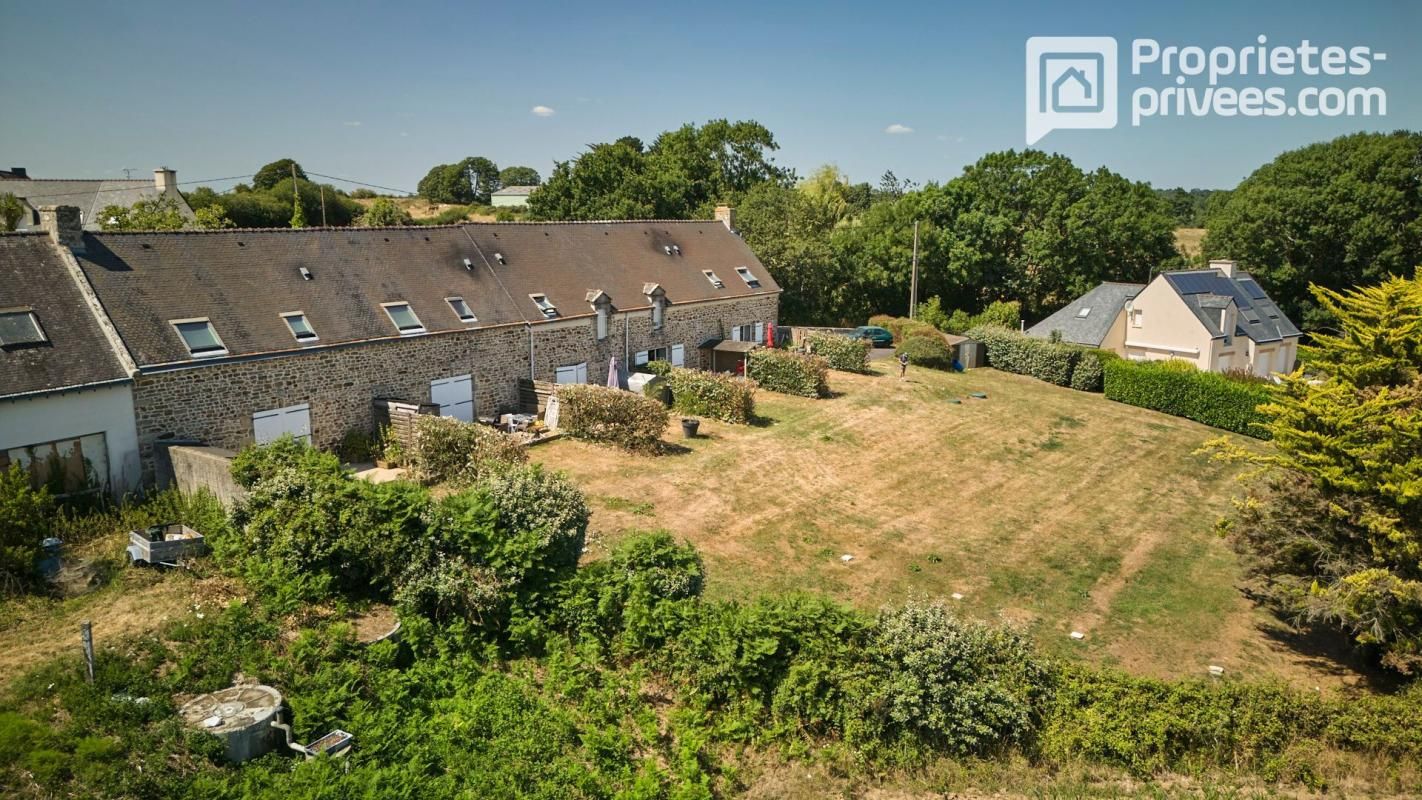 BADEN Longère 37m de long divisée en 5 duplex T3 4