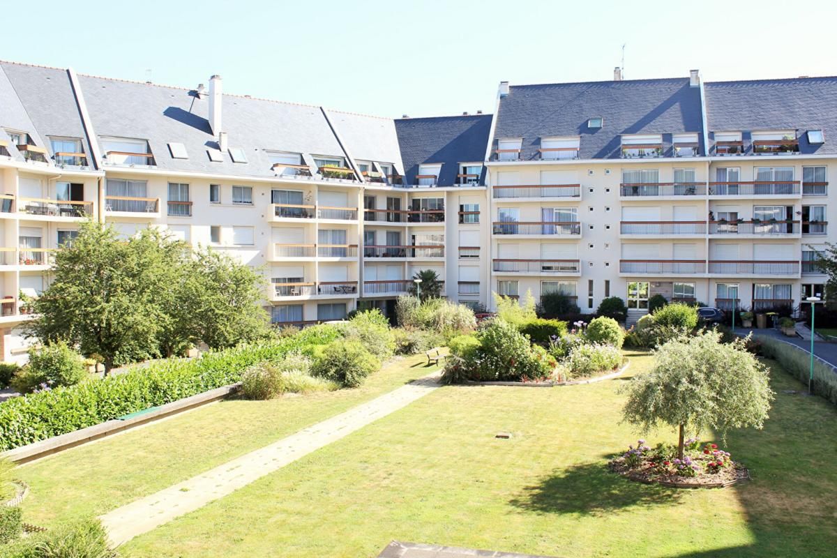LANNION Appartement T3 Centre ville Résidence recherchée et entretenue. Place de parking en sous sol 1