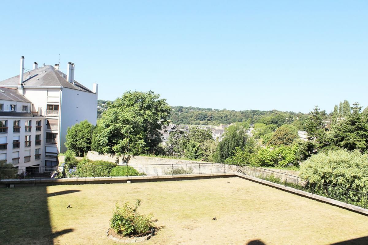 LANNION Appartement T3 Centre ville Résidence recherchée et entretenue. Place de parking en sous sol 2