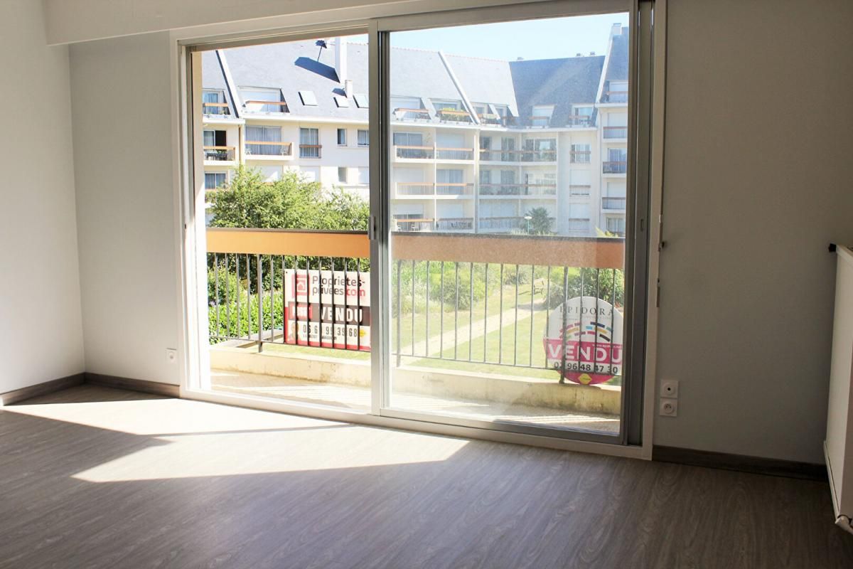 LANNION Appartement T3 Centre ville Résidence recherchée et entretenue. Place de parking en sous sol 3