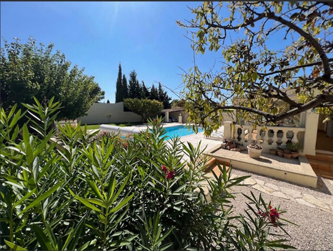 MOURIES Maison de Plain-pied sur 1000 m2 de terrain 2