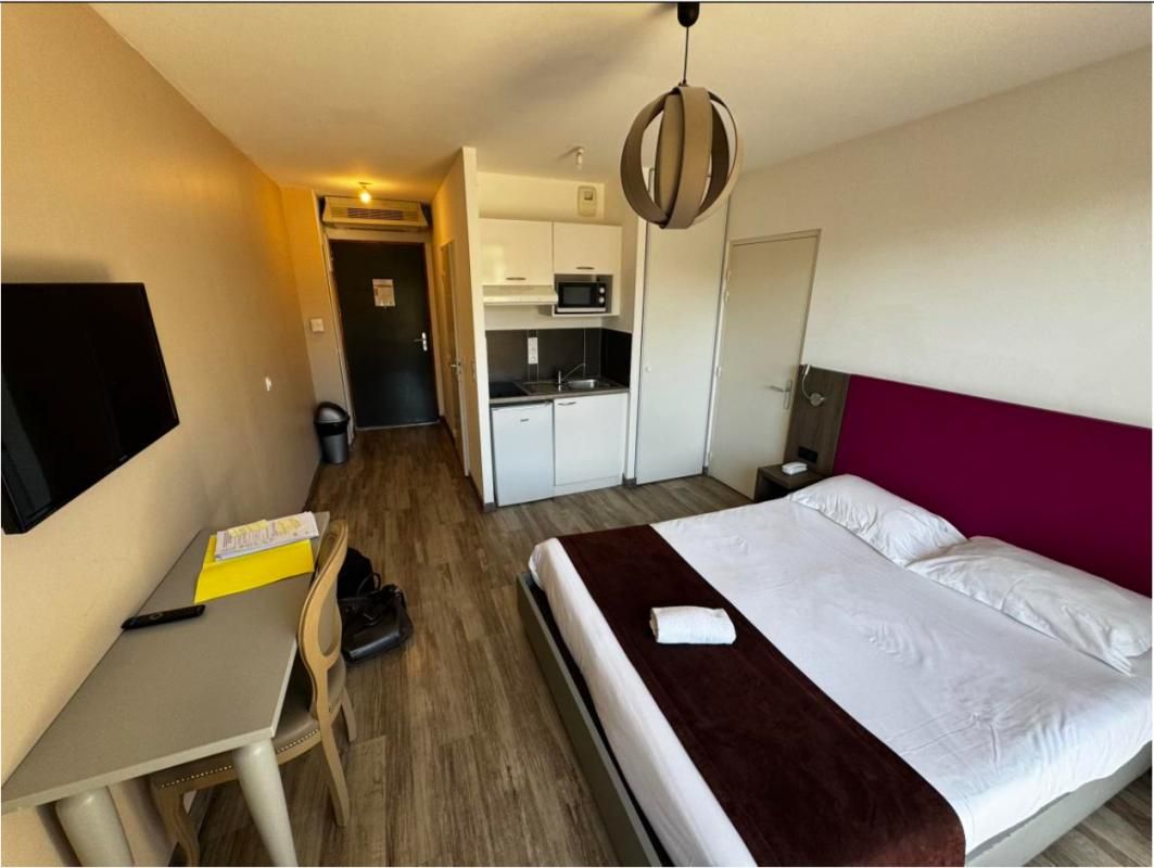 EGUILLES Studio de charme dans une résidence de vacances à Éguilles 3