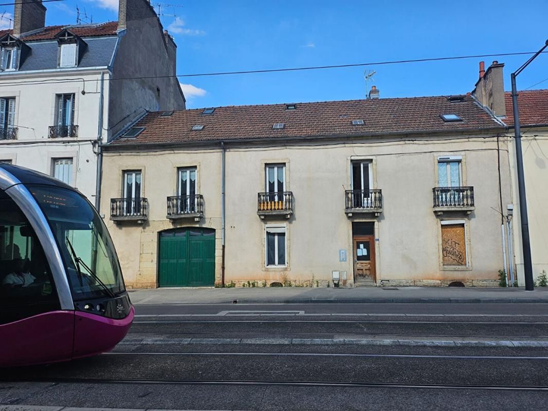 T1 proche de la gare de Dijon