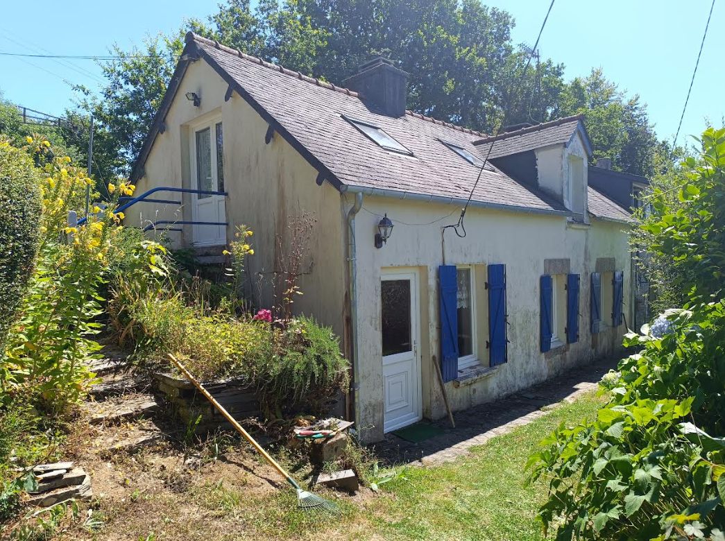 29520 Saint Goazec maison Bretonne deux chambres grand terrain vue imprenable au calme