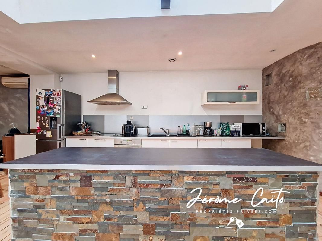 NIMES Appartement loft  4 pièce(s) 105 m2 + garage 1