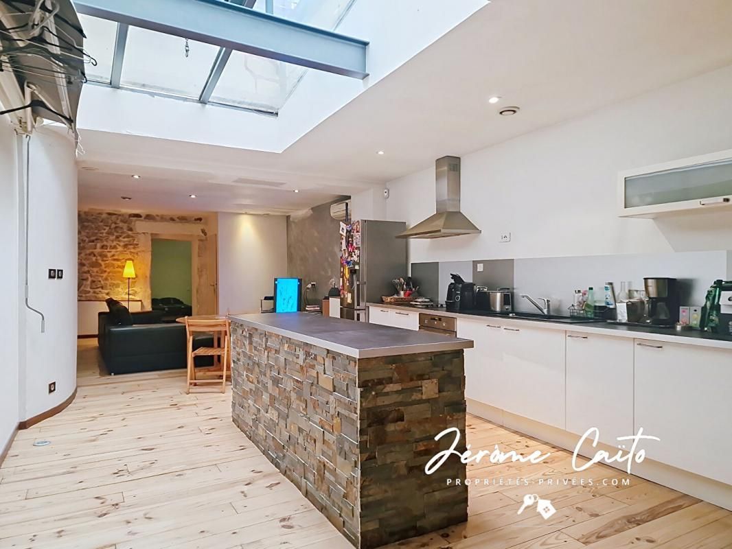 NIMES Appartement loft  4 pièce(s) 105 m2 + garage 3