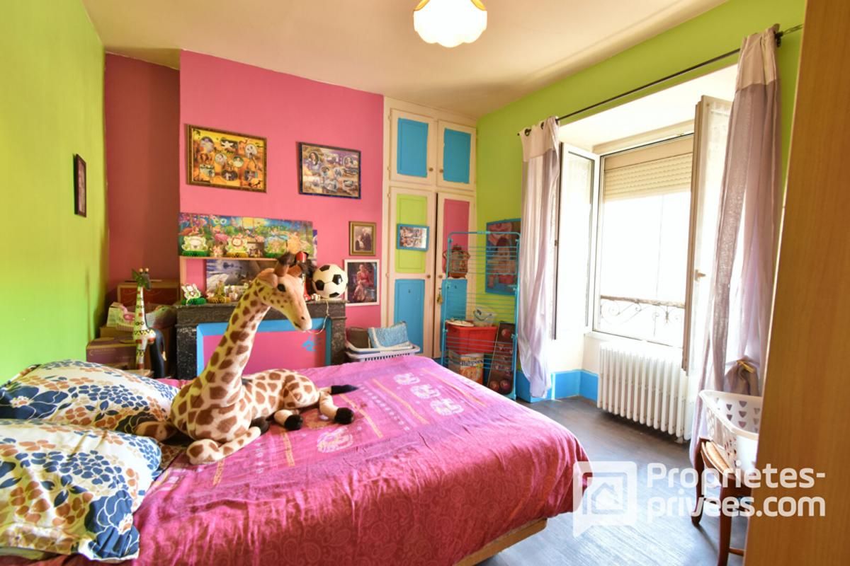 MEHUN-SUR-YEVRE Maison Mehun Sur Yevre 7 pièce(s) 4