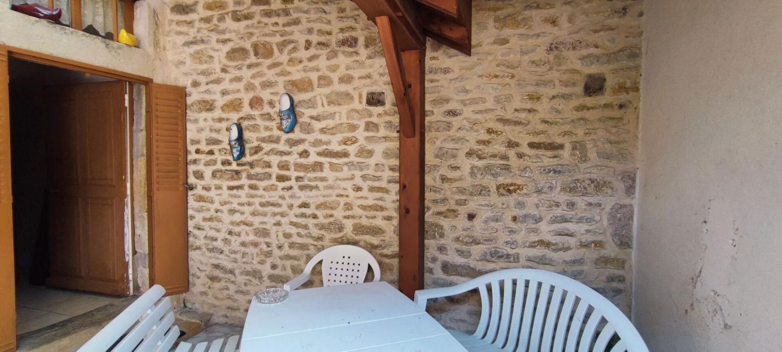 CHAMPLEMY Maison ancienne pleine de potentiel à Champlemy 4
