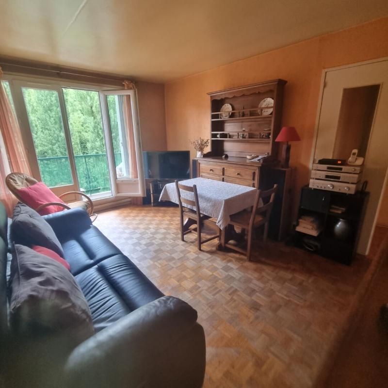 APPARTEMENT 2 CHAMBRES SUR BONDY 93140