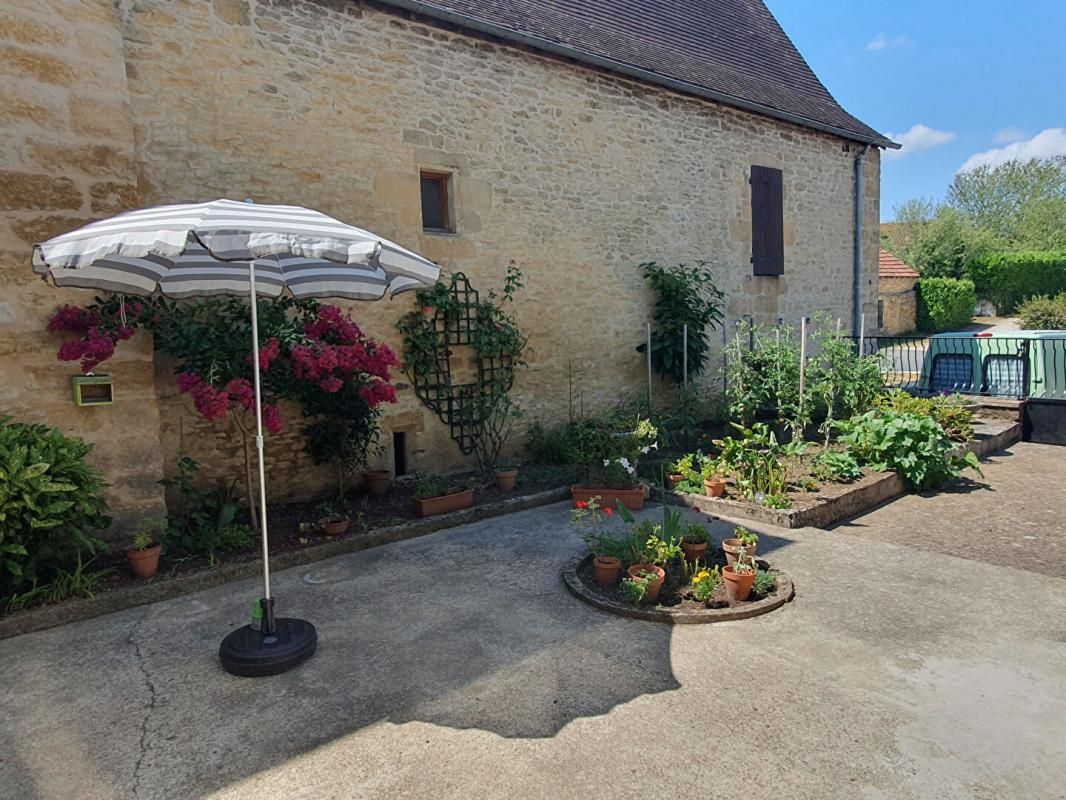 SALIGNAC-EYVIGUES Maison Salignac Eyvigues 6 pièce(s) 130 m2 3