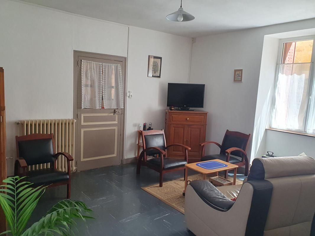SALIGNAC-EYVIGUES Maison Salignac Eyvigues 6 pièce(s) 130 m2 4