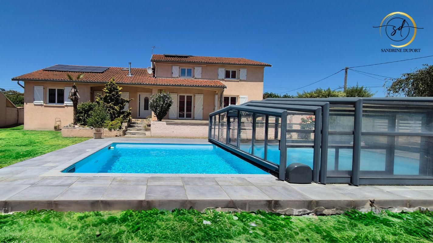 VERNIOLLE Villa 10 pièces 286 m2 composée de 2 parties T5 indépendantes - piscine 10x5 - terrasse 50m2- garage + de 88m2 1