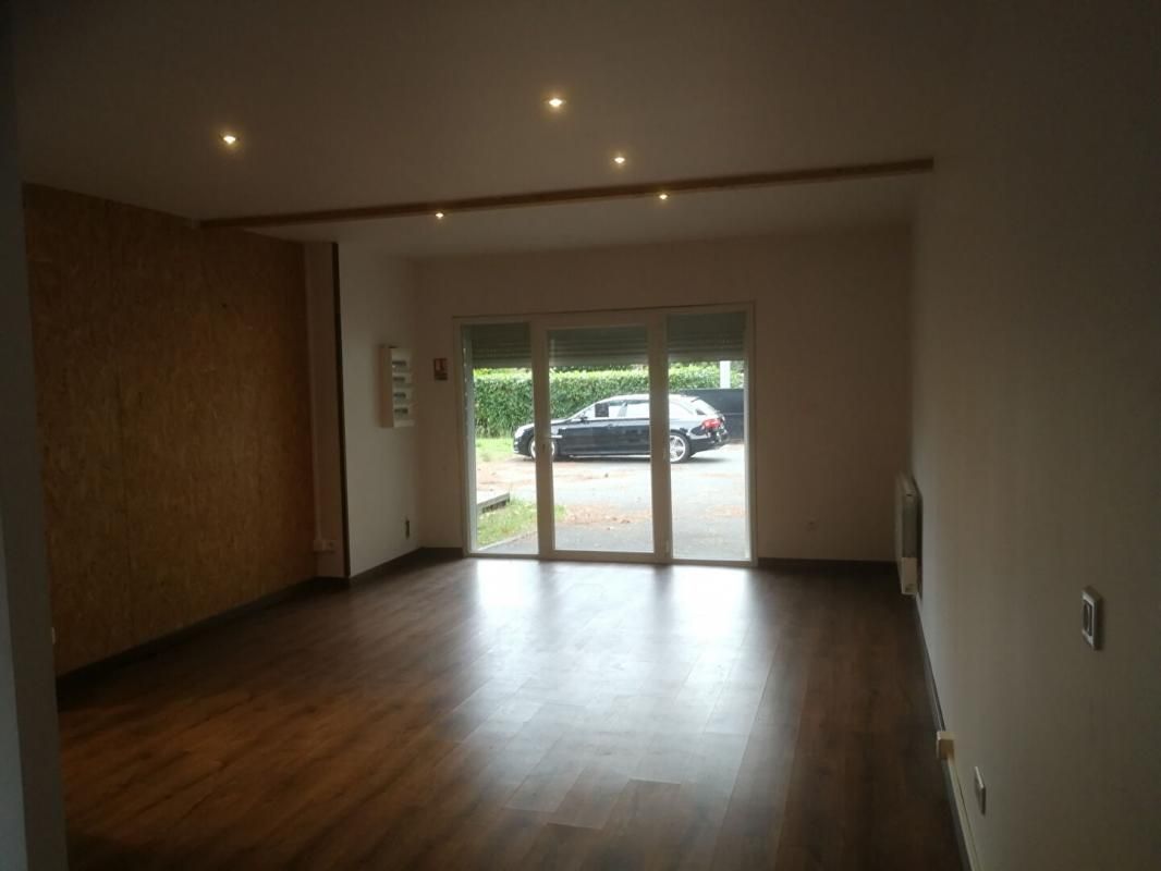 LE HAILLAN 33180 LE HAILLAN , METROPOLE BORDEAUX - BUREAUX 227 m² avec PARKING 3