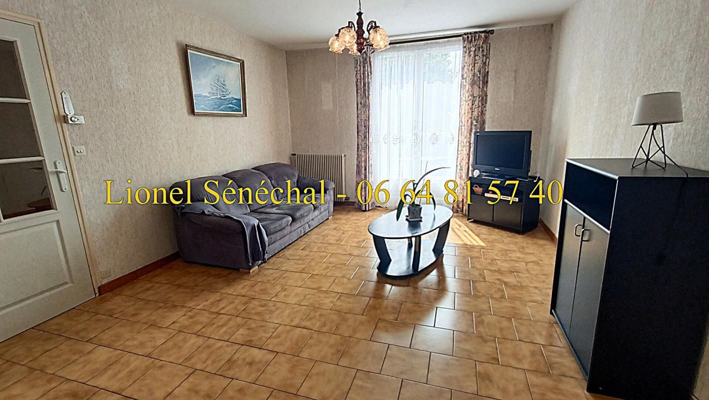 LA CHAPELLE-SAINT-AUBIN Maison à rénover de 9 pièces de 95 m2 dans un secteur calme et recherché à La Chapelle Saint Aubin 95 m2 3