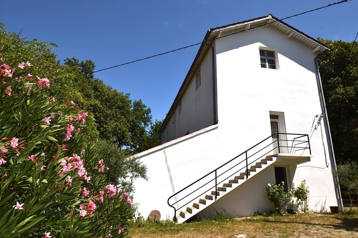 CASTELSARRASIN 82100, Castelsarrasin, Moulin restauré 7 pièces et 4 chambres et combles emménageables avec bras de rivière entièrement privative 1