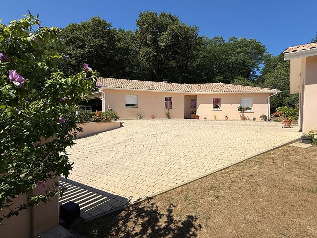 AIRE-SUR-L'ADOUR Maison contemporaine avec terrain et double garage! 3