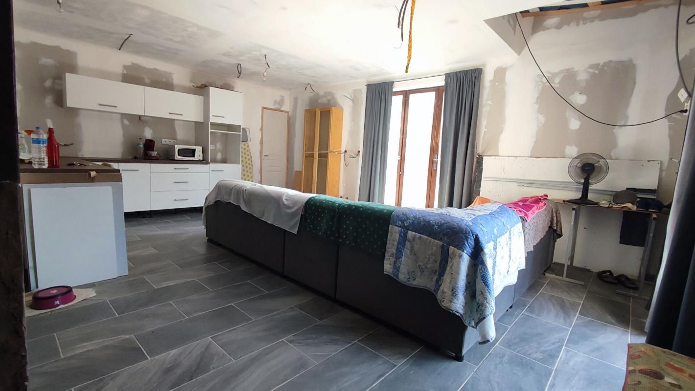 ORADOUR-FANAIS Maison 6 pièces à finir de rénover 2