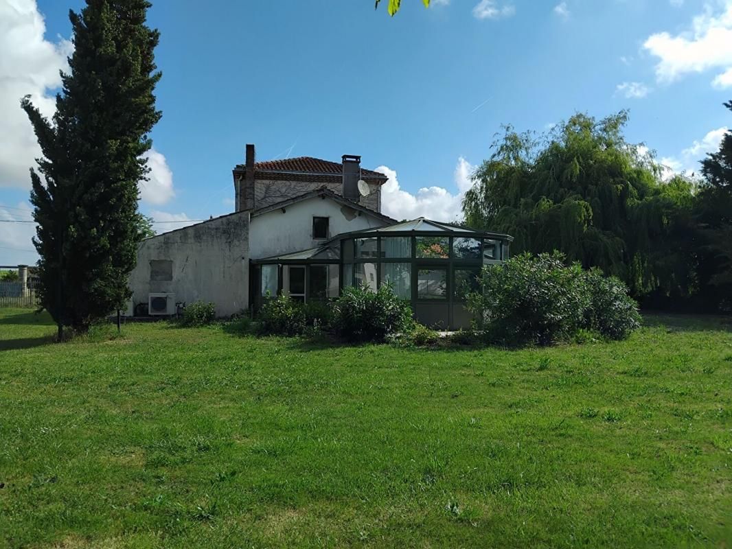SAINT-CHRISTOLY-MEDOC Maison Saint Christoly Medoc 9 pièce(s) 380 m² environ avec garage et dépendence 3