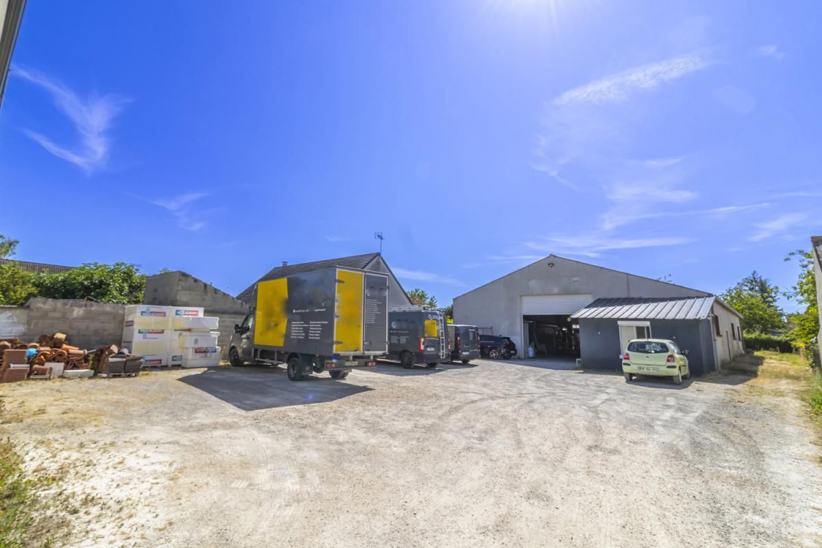 ROMORANTIN-LANTHENAY Maison avec entrepôt Pruniers En Sologne 6 pièce(s) 121m2 2