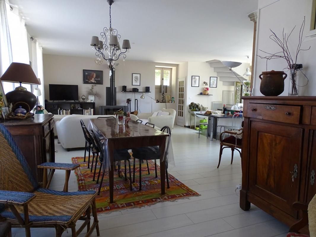 MONTIGNAC Maison bourgeoise Montignac Lascaux 8 pièce(s) 200 m2 2