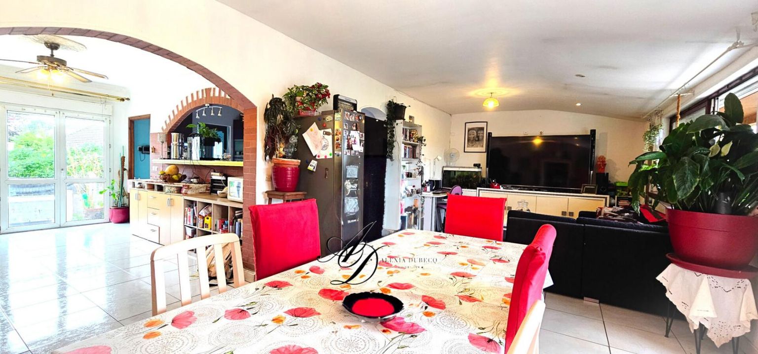 CHELLES Maison familiale 5 pièces avec sous-sol aménagé, jardin arboré et prestations rares ? env. 106 m² habitables / 186 m² au sol 2