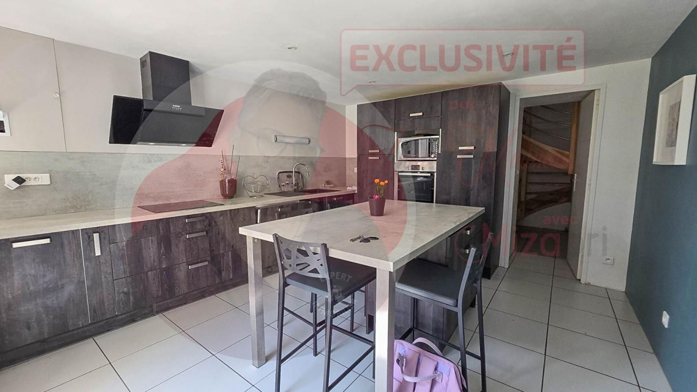 BRENAT maison ancienne 120 m² avec jardin, 2 chambres, garage 3