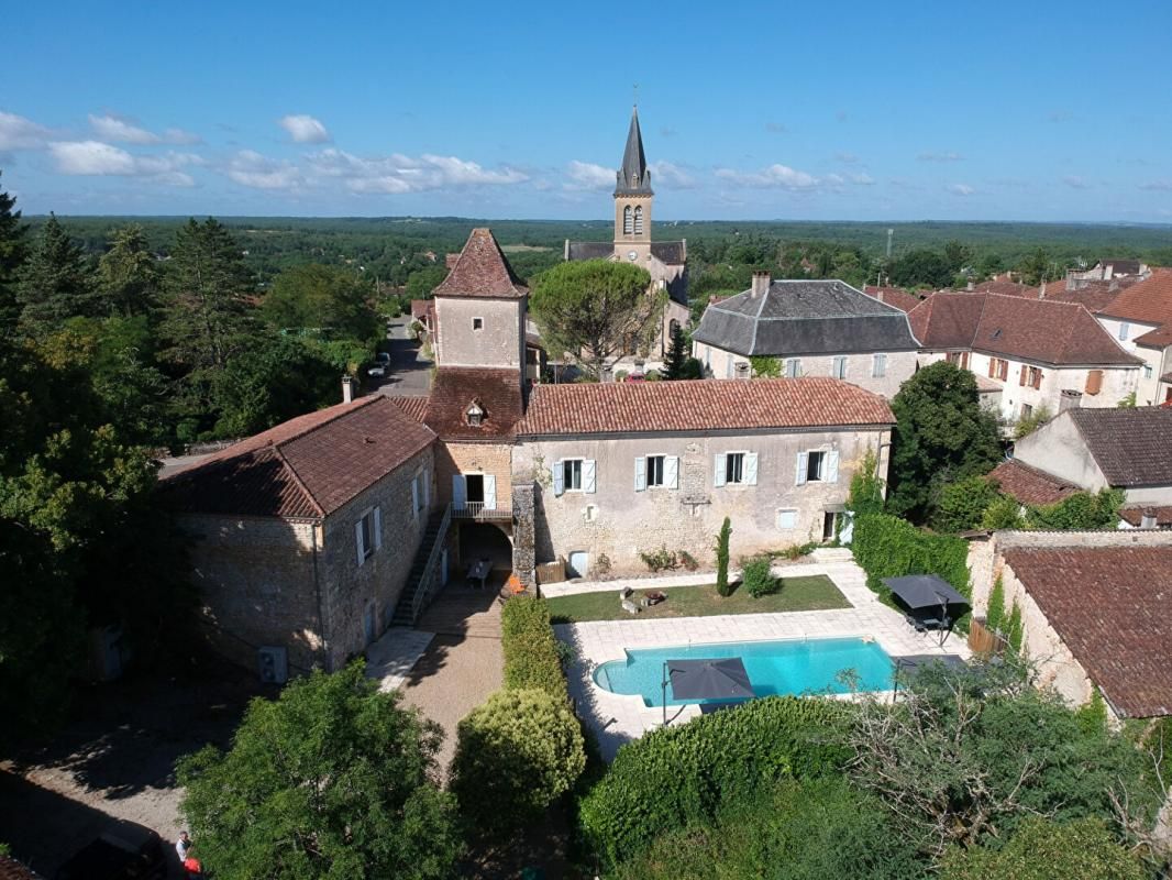 Demeure de prestige plus de 260m² 11 pièces piscine terrain 4000m²