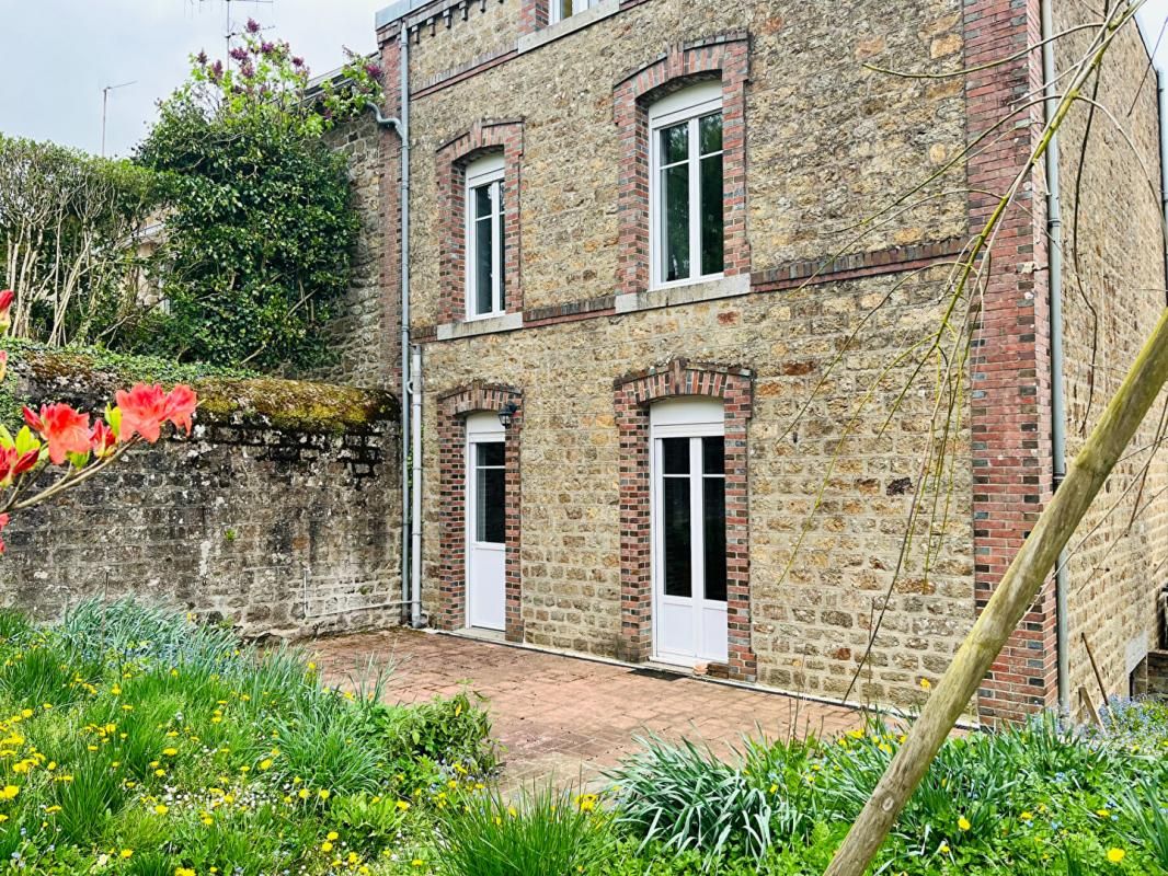 LA FERTE-MACE MASON FAMILIALE EN PARFAIT ETAT AVEC 4 CHAMBRES EN CENTRE VILLE DE LA FERTE MACE 2