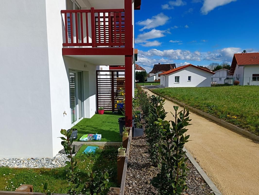 SAINT-PALAIS appartement T3 en RC avec terrasse 2