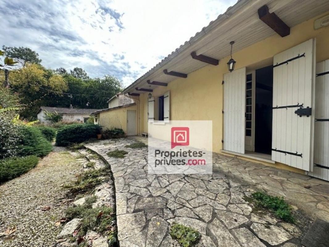 ILLATS DEPT 33 - ILLATS - Maison 4 pièce(s) 132 m2, terrasse, double garage , jardin de 5675 m2 dont un bois 2