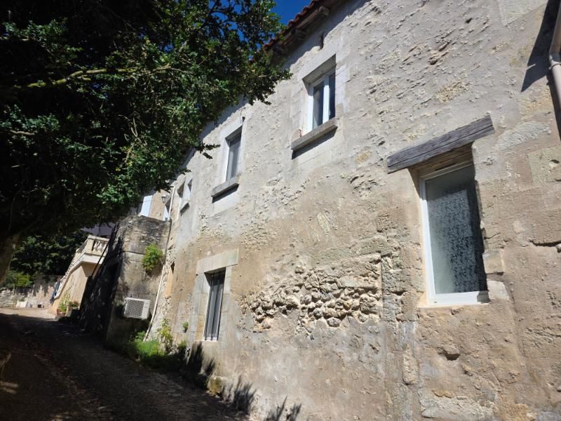 CHANCELADE Maison rénovée et atypique à Chancelade; 2 chambres 1