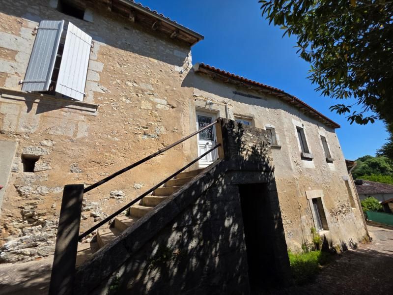 CHANCELADE Maison rénovée et atypique à Chancelade; 2 chambres 2
