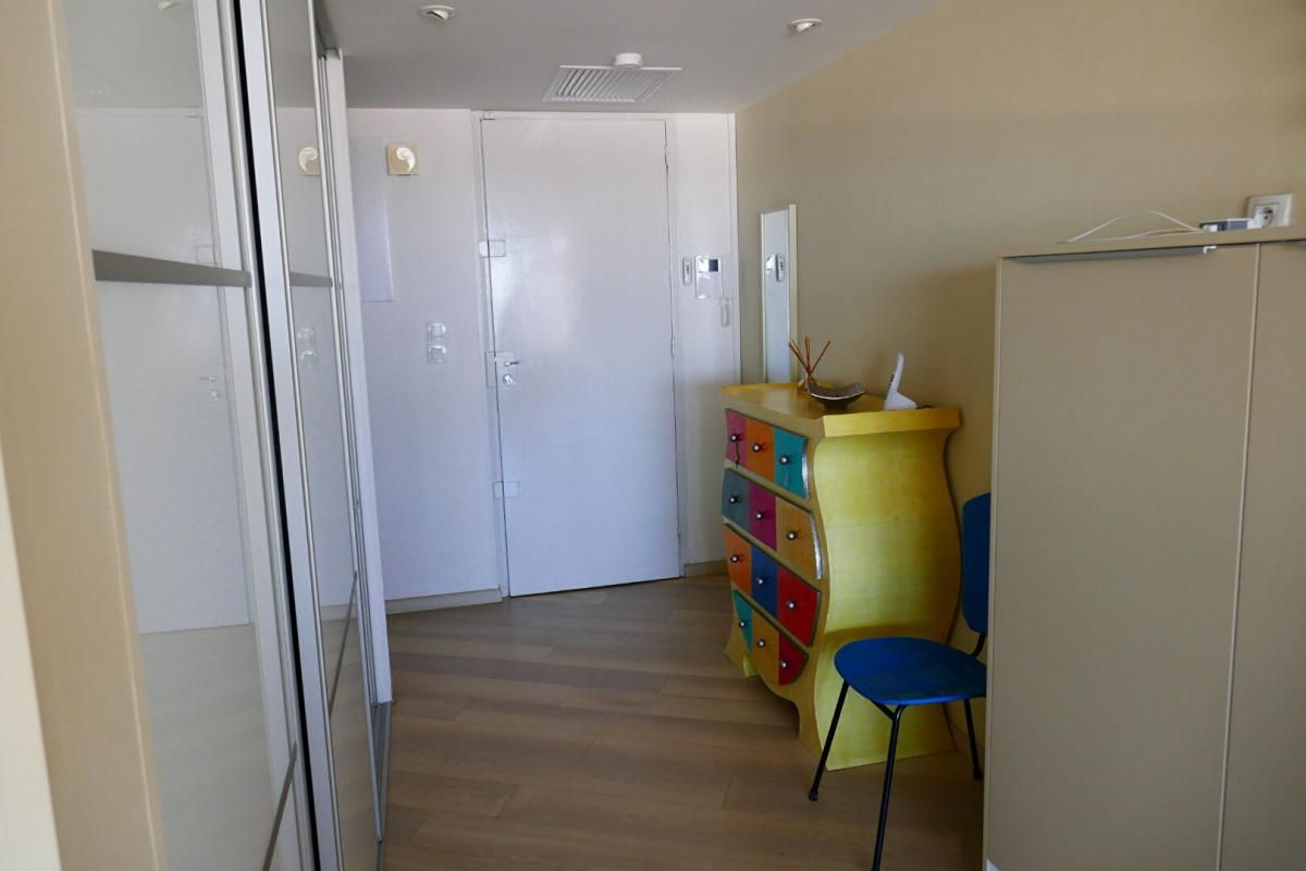 BORDEAUX BORDEAUX MERIADECK Appartement 4 pièces dernier étage avec ascenseur un cellier et parking 4