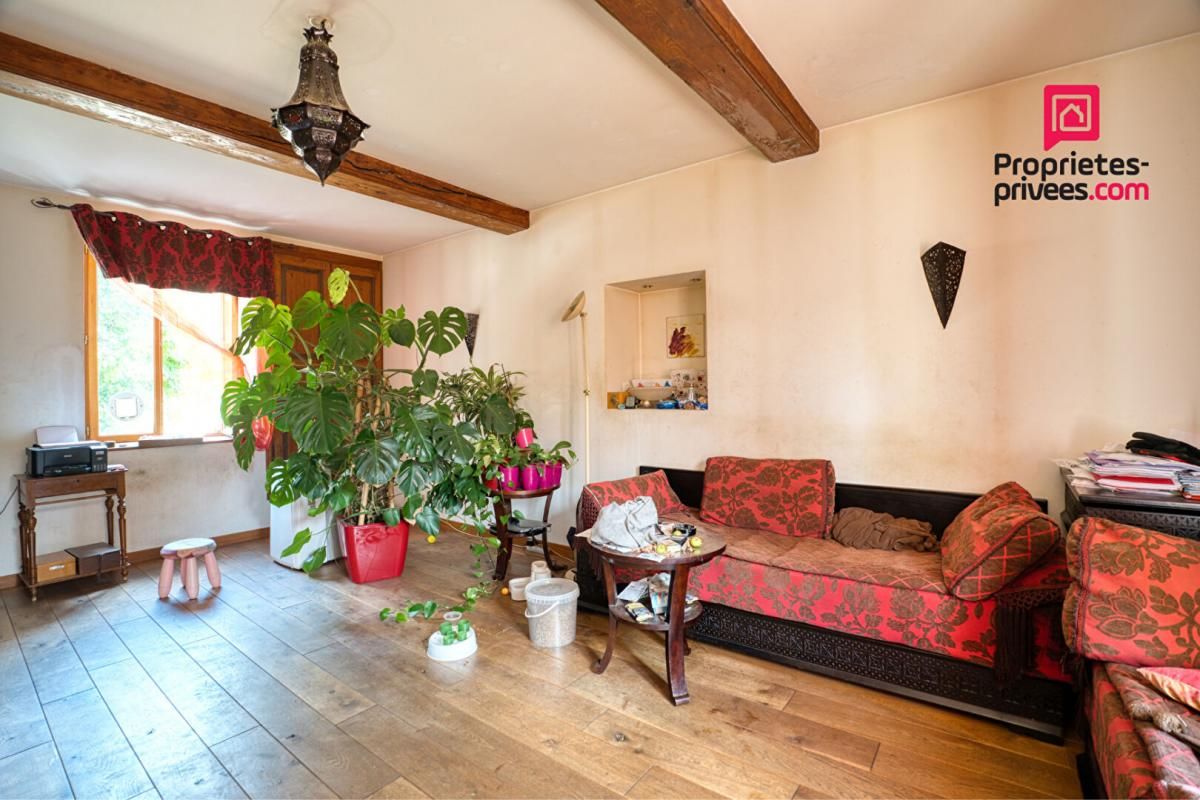 SAINT-PRIEST Ancien Corps de ferme de 695 m2 - Parcelle 1194 m2 3