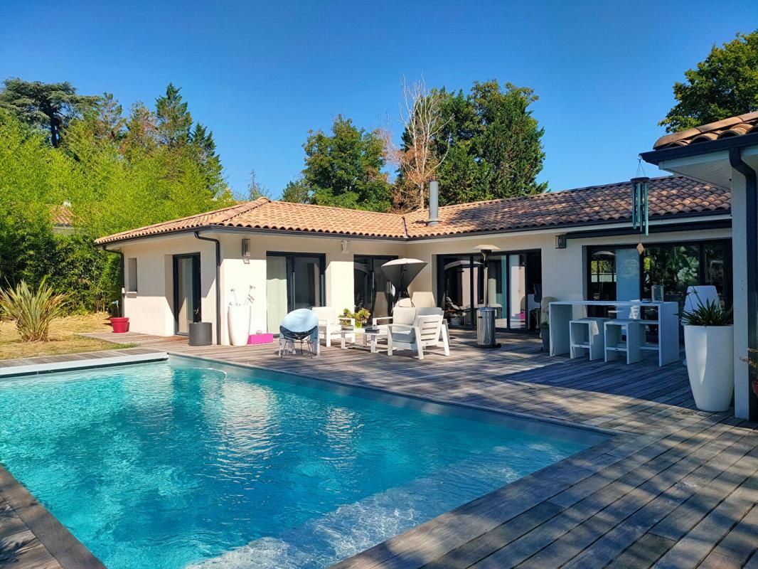 MONTUSSAN MAISON CONTEMPORAINE 206 m² - GARAGE 45 m² - PISCINE AVEC POOL HOUSE 40 m² - TERRAIN 2285 m² 3