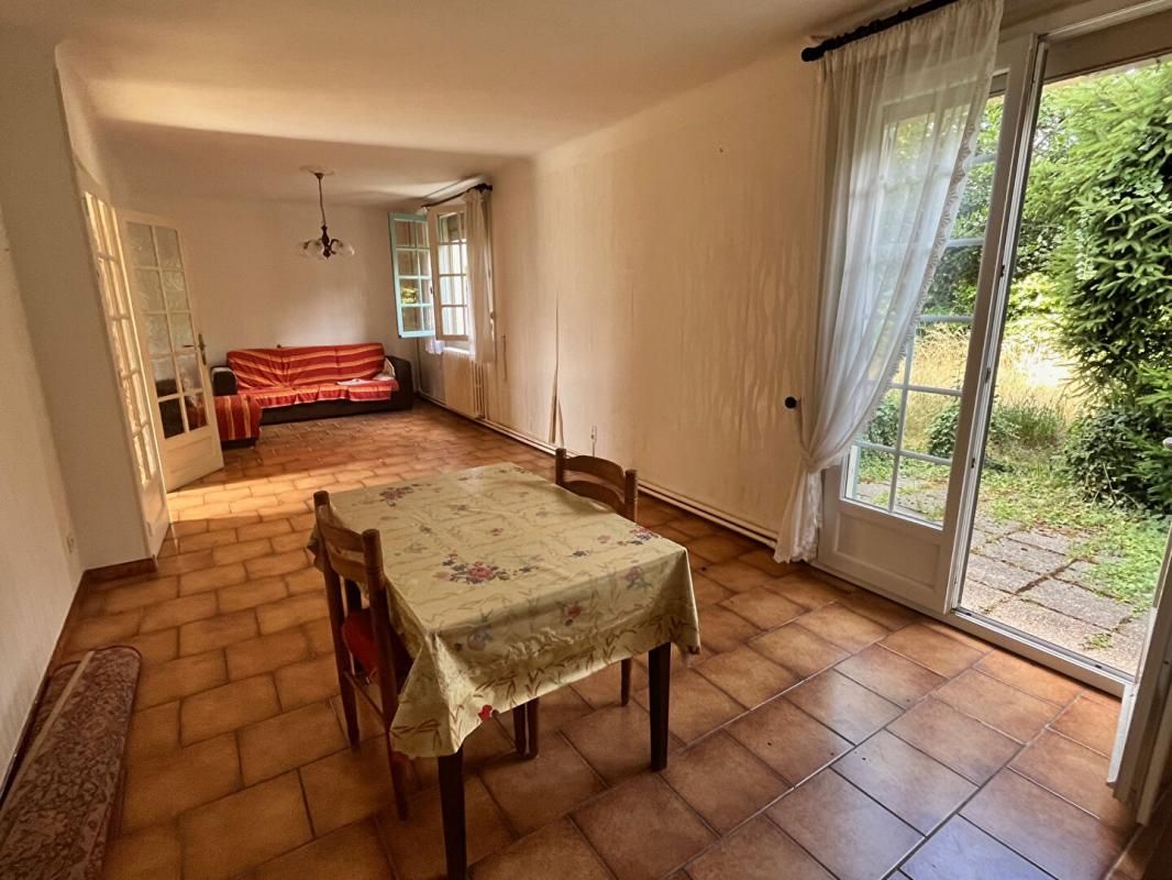 YZEURE Maison Yzeure cour + jardin + 2 garages + cave 4