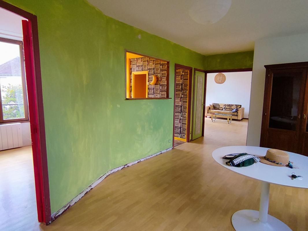 LA ROCHE-POSAY Appartement La Roche Posay 3 pièce(s) 75 m2 4